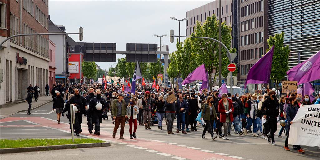 1. Mai in Dortmund: Politisches Familienfest, Neonazi-Demo und Verletzte