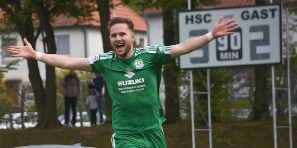 Kabinenparty und Ekstase auf dem Rasen: Holzwickeder SC feiert den ersten Heimsieg Kabinenparty und Ekstase auf dem Rasen: Holzwickeder SC feiert den ersten Heimsieg