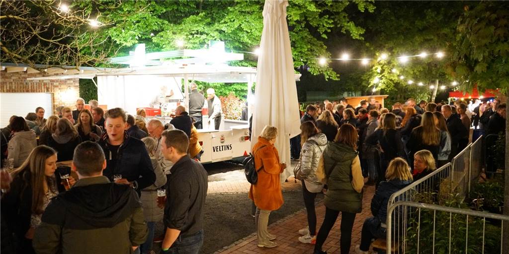Freiwillige Feuerwehr glücklich über erste „normale“ Veranstaltung In diesem Jahr waren besonders viele Gäste im Außenbereich des Brauhaus anzutreffen.