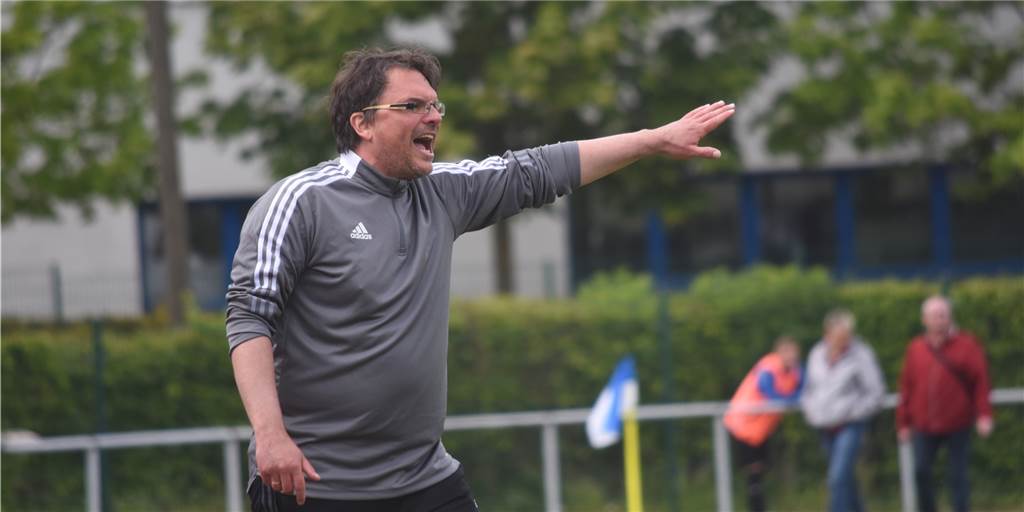 „Benni Hartlieb gibt mir neues Selbstvertrauen“ - HSC-Innenverteidiger verlängert „Benni Hartlieb gibt mir neues Selbstvertrauen“ - HSC-Innenverteidiger verlängert