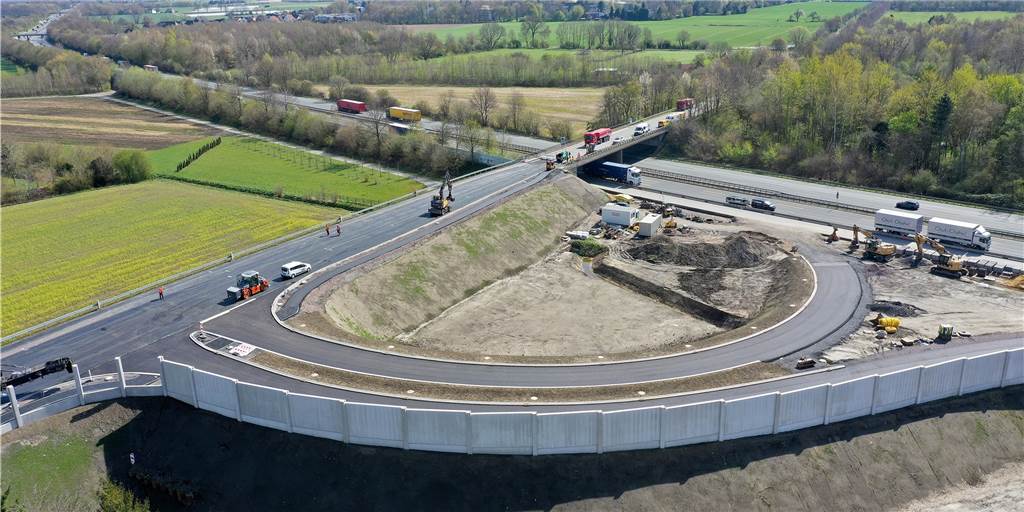 A2-Anschluss Lünen-Süd: Fertigstellung verzögert sich bis Sommer Die Bauarbeiten an der neuen Anschlussstelle der A2 in Lünen-Süd laufen. Bis zur Fertigstellung und schlussendlich auch Freigabe für den Verkehr wird es allerdings noch einige Wochen länger dauern. Aus der Freigabe im Mai wird nichts mehr.