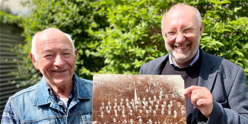 Der letzte große Auftritt nach 140 Jahren? Großes Konzert des MC Harmonie Heinrich Quandt und Markus Stock (beide Harmonie) mit dem ältesten existierenden Fotos des Männerchores.