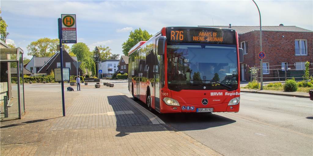 Schülerfahrtkosten steigen mit Dieselpreisen – Anpassung ist „alternativlos“ Aufgrund der gestiegenen Energiekosten muss die Gemeinde Südlohn kurzfristig tiefer in die Tasche greifen bei den Schülerfahrtkosten.