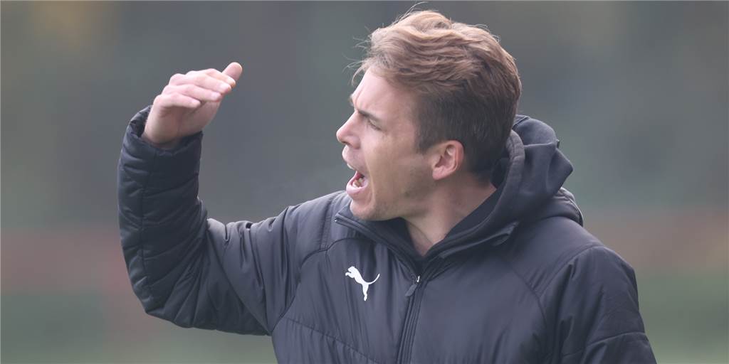 Nach Nachholspiel-Abend: Alarmstufe Rot herrscht jetzt sogar bei vier Castrop-Rauxeler Teams Steht vor den Wochen der Wahrheit mit Duellen mit weiteren Teams aus dem Tabellenkeller: Merklindes Coach Björn Brinkmann.