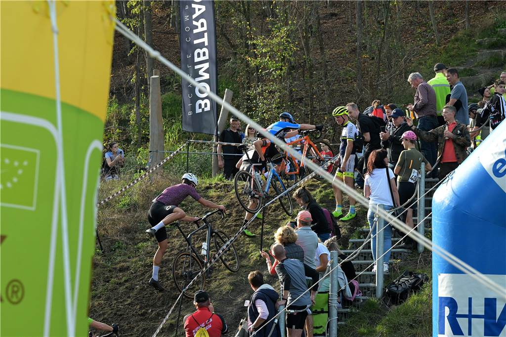 Fußball, Handball, Ringen und Cyclocross: Mehr als 90 Bilder vom Lüner Sportwochenende
