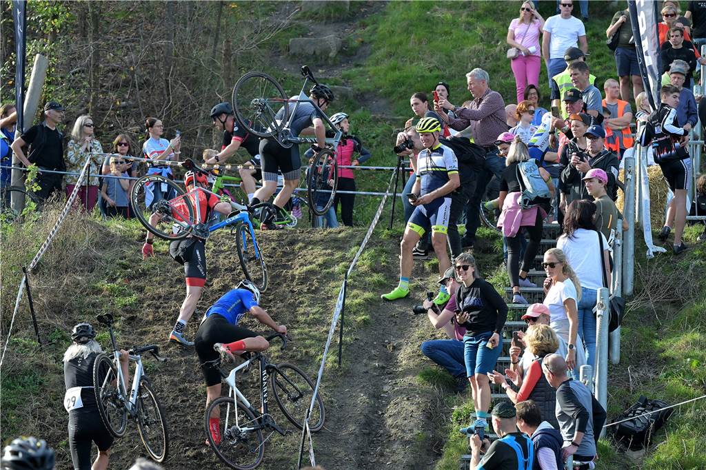 Fußball, Handball, Ringen und Cyclocross: Mehr als 90 Bilder vom Lüner Sportwochenende