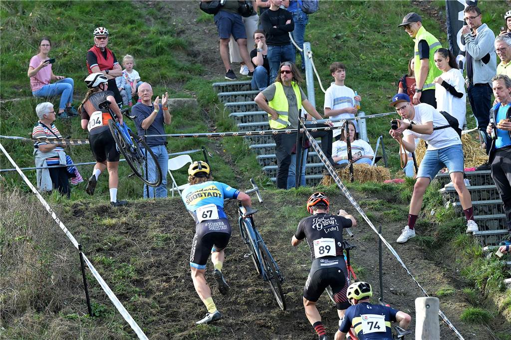 Fußball, Handball, Ringen und Cyclocross: Mehr als 90 Bilder vom Lüner Sportwochenende