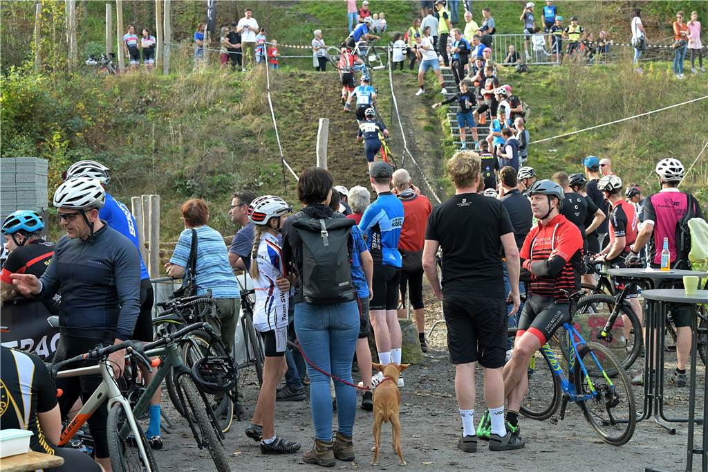 Fußball, Handball, Ringen und Cyclocross: Mehr als 90 Bilder vom Lüner Sportwochenende