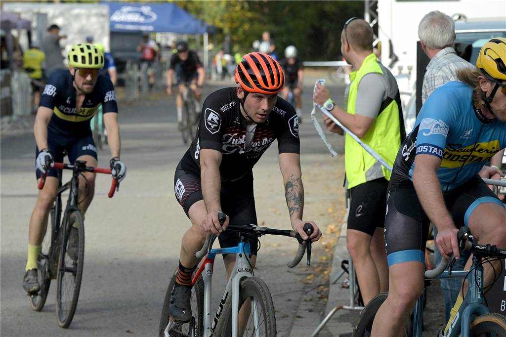 Fußball, Handball, Ringen und Cyclocross: Mehr als 90 Bilder vom Lüner Sportwochenende