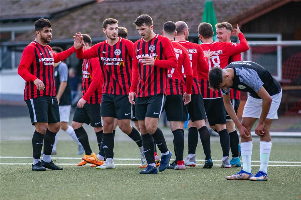 Viele Fotos: Derbysieger, Tabellenführer, Mega-Packung: Die Bilder vom Sportwochenende