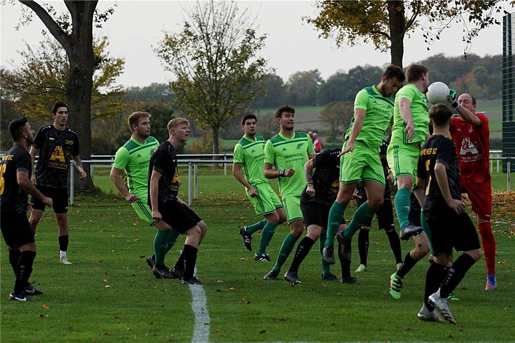 Viele Fotos: Derbysieger, Tabellenführer, Mega-Packung: Die Bilder vom Sportwochenende