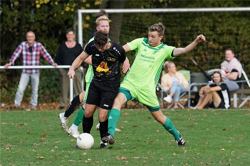 Viele Fotos: Derbysieger, Tabellenführer, Mega-Packung: Die Bilder vom Sportwochenende