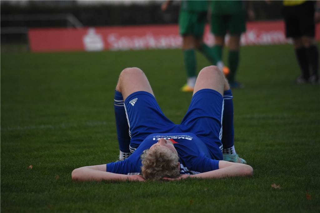 Viele Fotos: Derbysieger, Tabellenführer, Mega-Packung: Die Bilder vom Sportwochenende