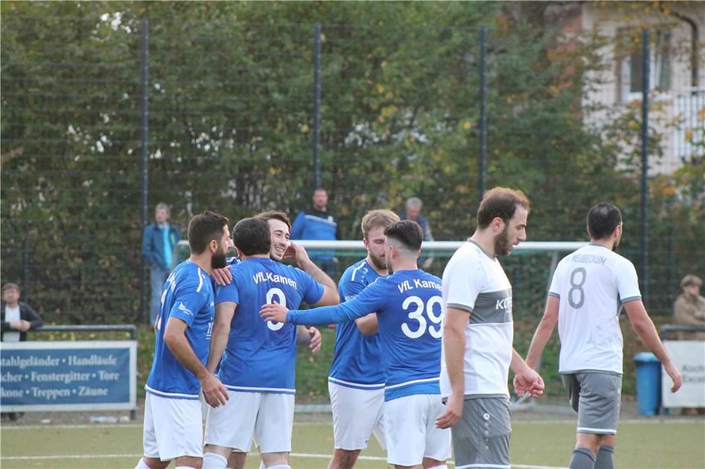 Viele Fotos: Derbysieger, Tabellenführer, Mega-Packung: Die Bilder vom Sportwochenende
