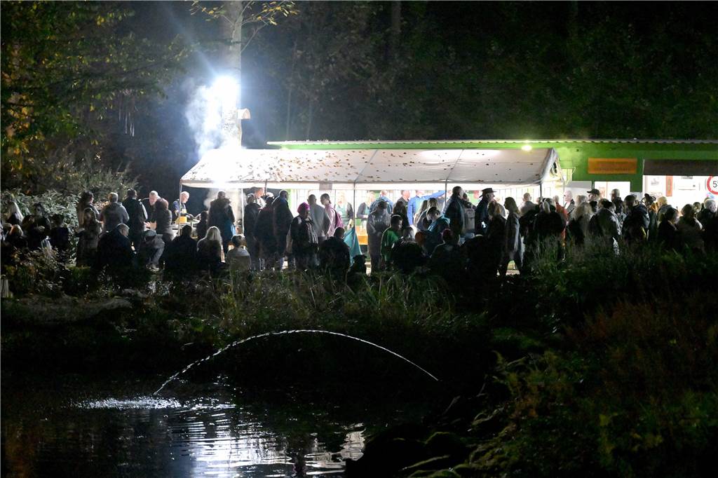 Süd-Park wird zum Grusel-Kabinett: Schaurige Überraschung im großen Teich