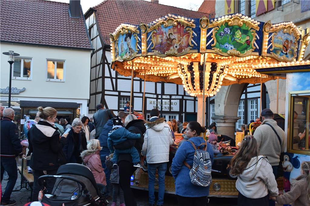 Mit St. Martin durch die Werner Innenstadt: Viele Bilder vom Martinsmarkt und Martinsumzug