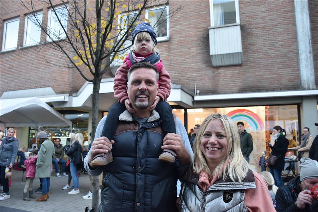 Mit St. Martin durch die Werner Innenstadt: Viele Bilder vom Martinsmarkt und Martinsumzug