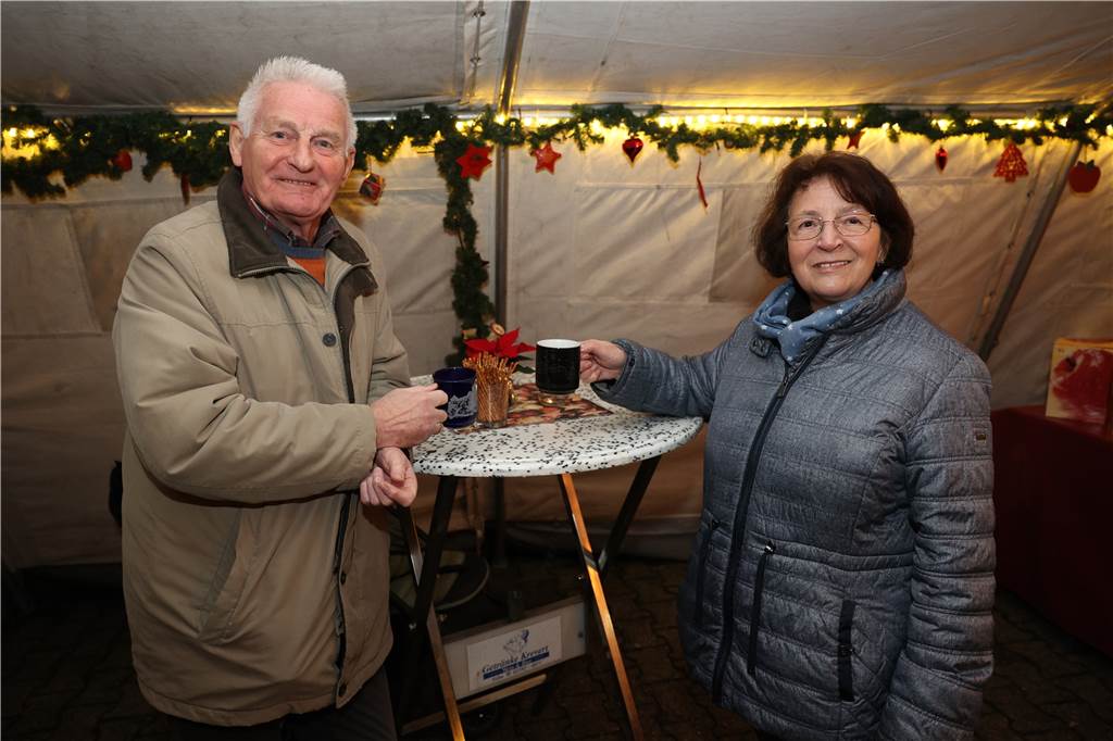 Adventsmarkt 2022 in Selm : Preistipp: Glühwein in Selm ist besonders günstig