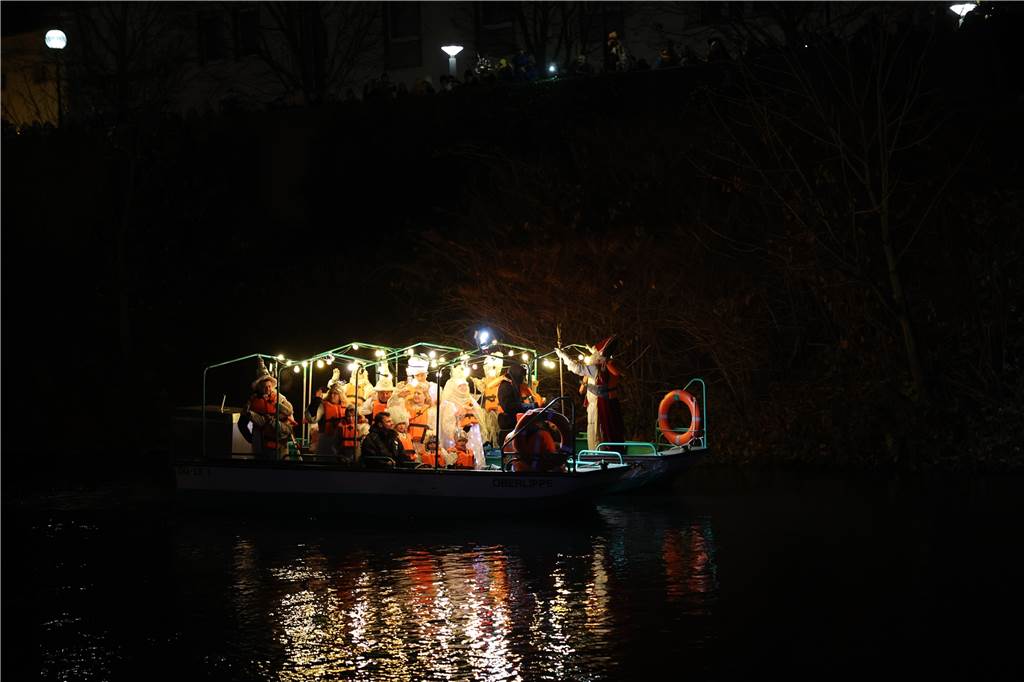 Viele Fotos vom Niklaus-Besuch in Lünen: Ankunft mit dem Schiff und Fahrt mit der Kutsche