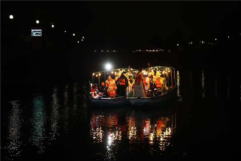 Viele Fotos vom Niklaus-Besuch in Lünen: Ankunft mit dem Schiff und Fahrt mit der Kutsche