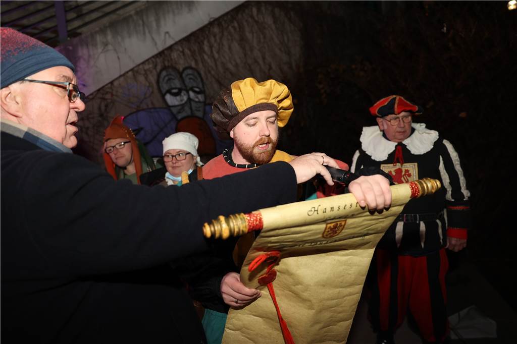 Viele Fotos vom Niklaus-Besuch in Lünen: Ankunft mit dem Schiff und Fahrt mit der Kutsche