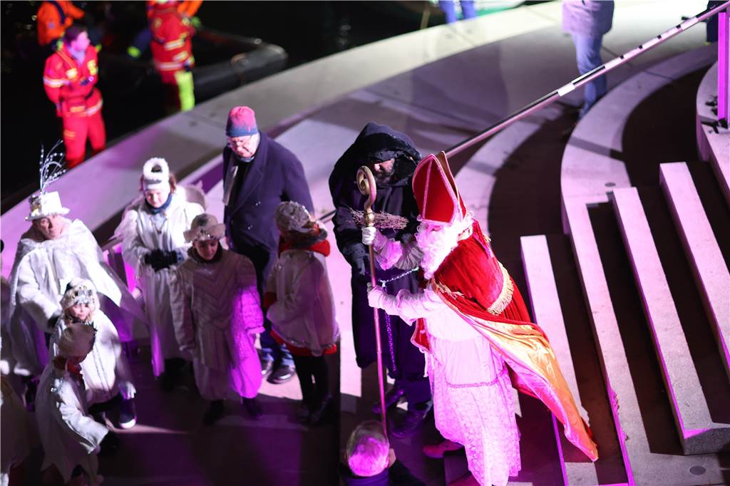 Viele Fotos vom Niklaus-Besuch in Lünen: Ankunft mit dem Schiff und Fahrt mit der Kutsche