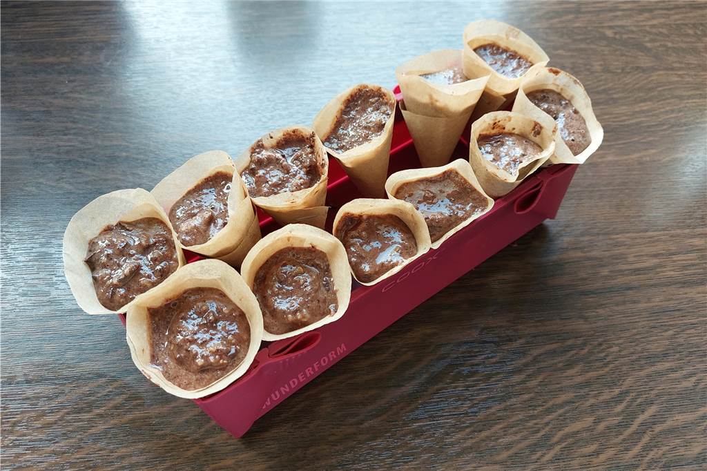 Schritt-für-Schritt-Anleitung: So backen Sie Schoko-Weihnachtsbäumchen Schritt-für-Schritt-Anleitung: So backen Sie Schoko-Weihnachtsbäumchen