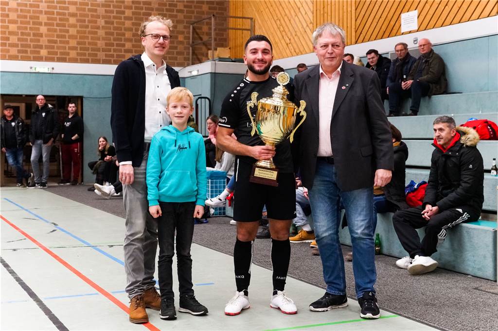 SV Schermbeck gewinnt Sparkassen-Cup: Sympathiepunkte sammelten sie dabei nicht