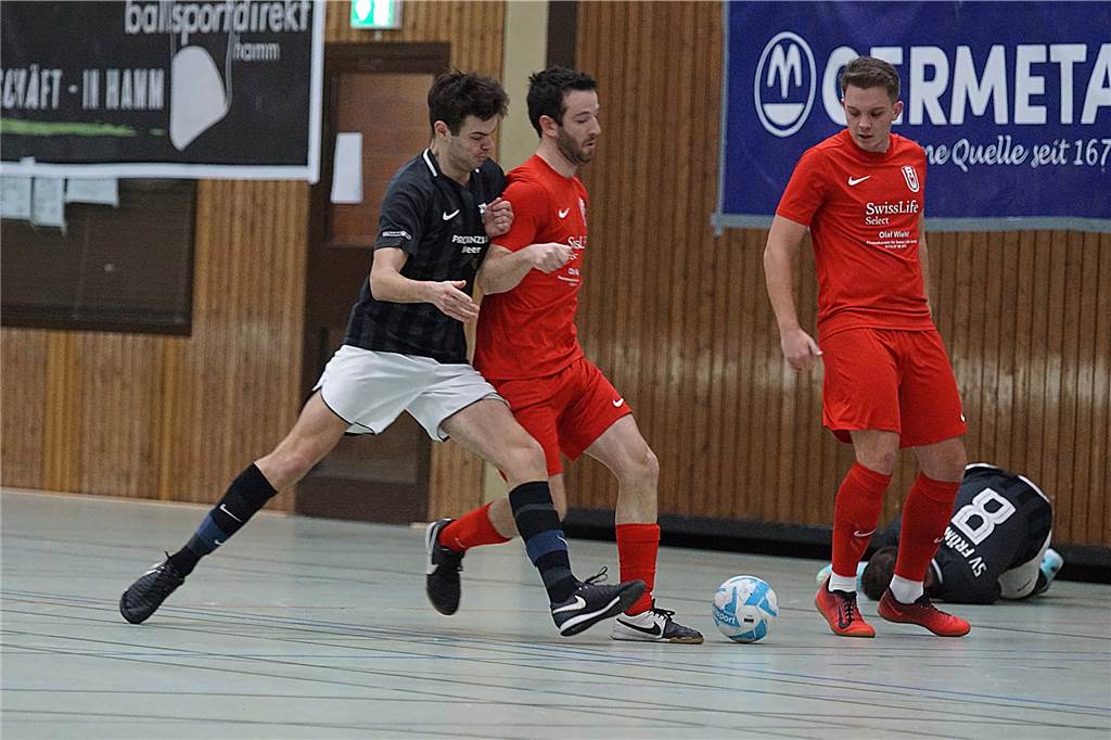 Viele Fotos: Derbys, Überraschung und Wiedersehen mit Ex-Klubs bei den Warsteiner Masters