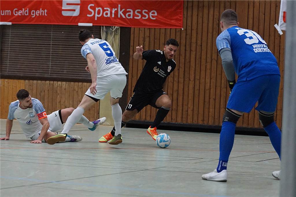 Viele Fotos: Derbys, Überraschung und Wiedersehen mit Ex-Klubs bei den Warsteiner Masters