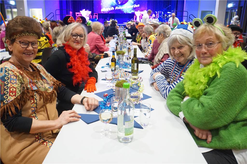 Viele Fotos von der kfd-Karnevalsfeier in Herbern: Jecke Frauen feiern „völlig losgelöst“