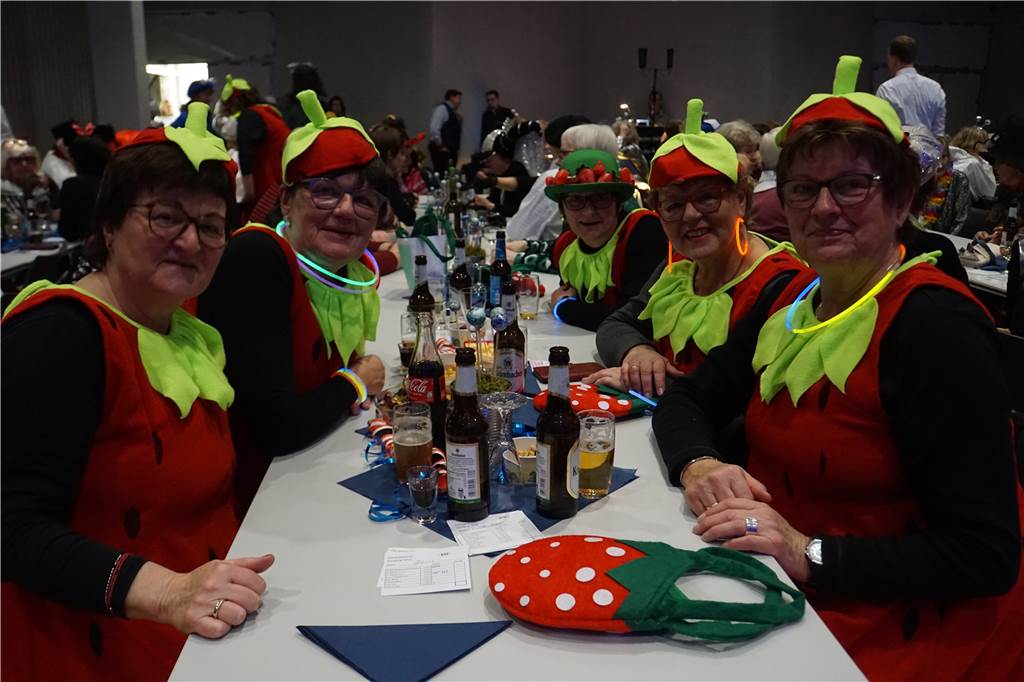Viele Fotos von der kfd-Karnevalsfeier in Herbern: Jecke Frauen feiern „völlig losgelöst“