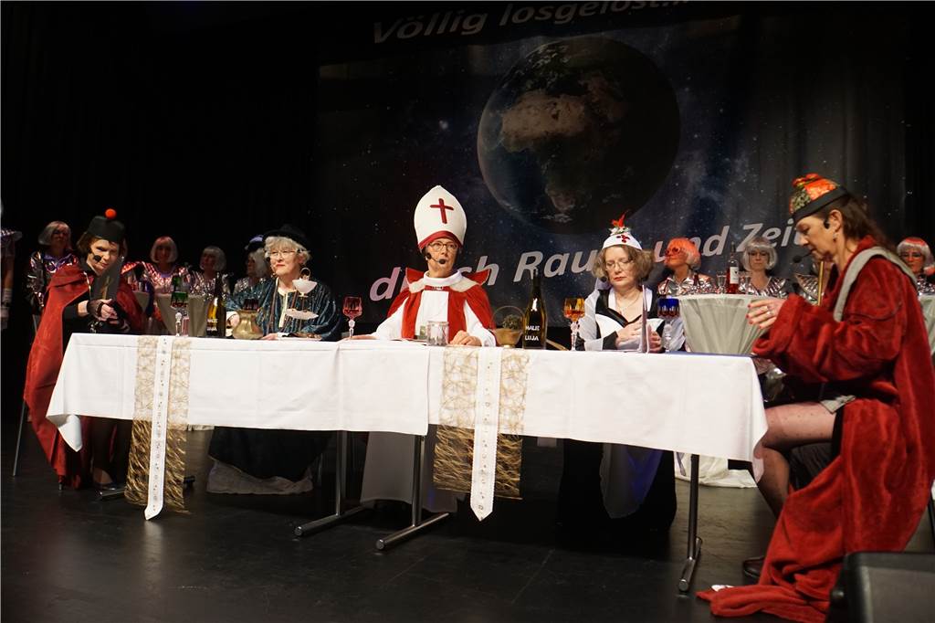 Viele Fotos von der kfd-Karnevalsfeier in Herbern: Jecke Frauen feiern „völlig losgelöst“