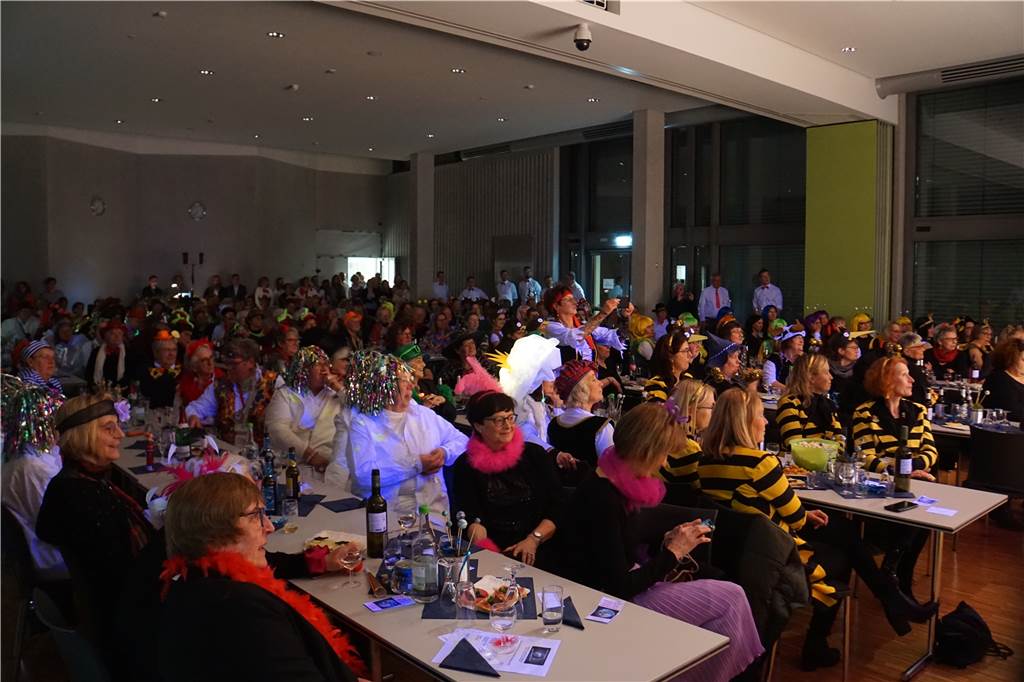 Viele Fotos von der kfd-Karnevalsfeier in Herbern: Jecke Frauen feiern „völlig losgelöst“