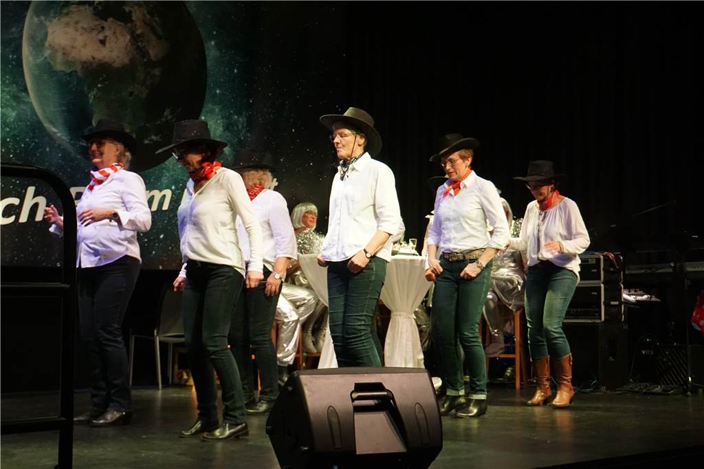Viele Fotos von der kfd-Karnevalsfeier in Herbern: Jecke Frauen feiern „völlig losgelöst“