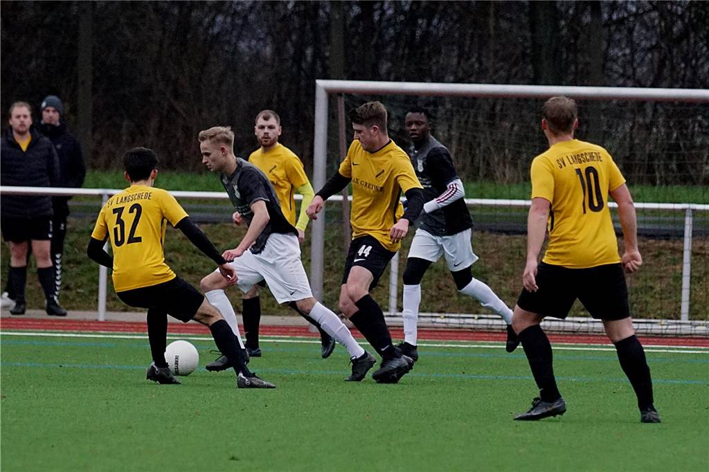Schuster schockt Kaiserau, Schlappe für KSV, VfL zerlegt SSV: Die Fotos vom Fußball-Wochenende