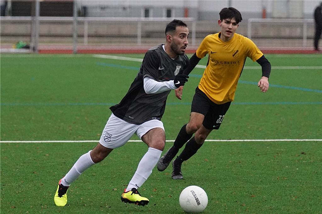 Schuster schockt Kaiserau, Schlappe für KSV, VfL zerlegt SSV: Die Fotos vom Fußball-Wochenende