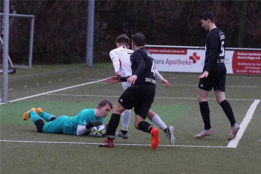 Schuster schockt Kaiserau, Schlappe für KSV, VfL zerlegt SSV: Die Fotos vom Fußball-Wochenende