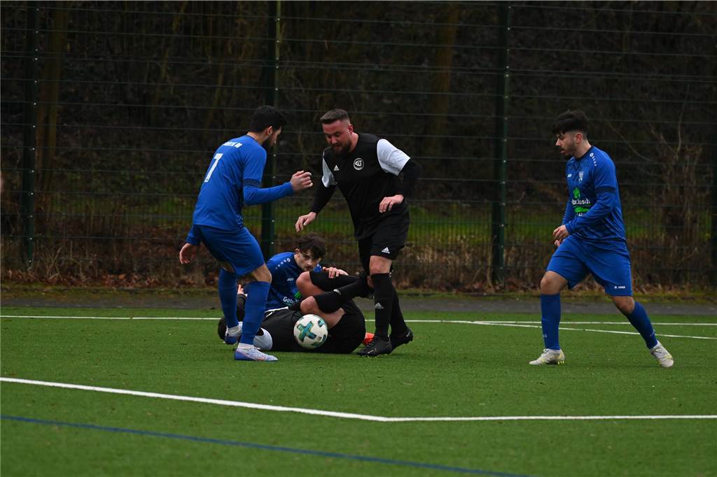 Schuster schockt Kaiserau, Schlappe für KSV, VfL zerlegt SSV: Die Fotos vom Fußball-Wochenende