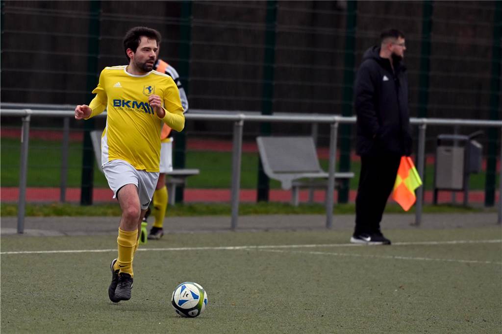 Schuster schockt Kaiserau, Schlappe für KSV, VfL zerlegt SSV: Die Fotos vom Fußball-Wochenende