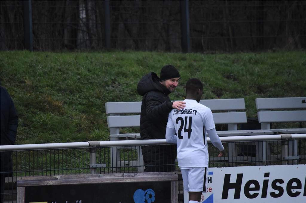 Schuster schockt Kaiserau, Schlappe für KSV, VfL zerlegt SSV: Die Fotos vom Fußball-Wochenende