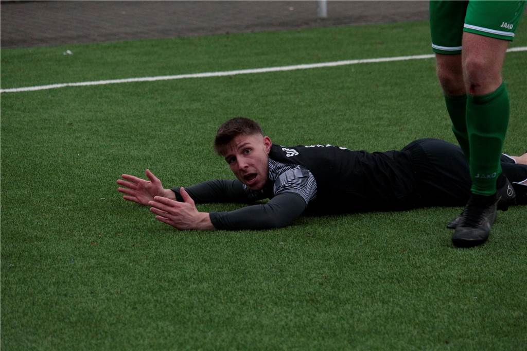 Schuster schockt Kaiserau, Schlappe für KSV, VfL zerlegt SSV: Die Fotos vom Fußball-Wochenende