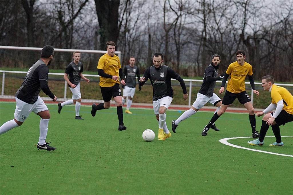 Schuster schockt Kaiserau, Schlappe für KSV, VfL zerlegt SSV: Die Fotos vom Fußball-Wochenende