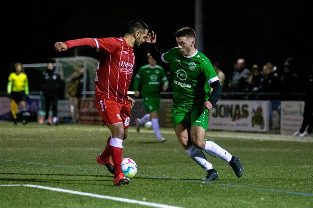 Schuster schockt Kaiserau, Schlappe für KSV, VfL zerlegt SSV: Die Fotos vom Fußball-Wochenende