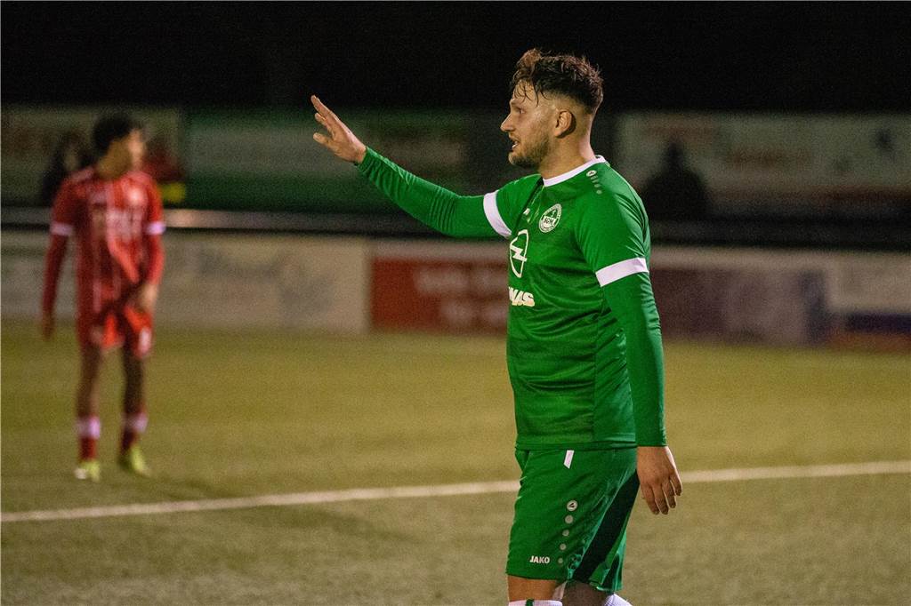 Schuster schockt Kaiserau, Schlappe für KSV, VfL zerlegt SSV: Die Fotos vom Fußball-Wochenende
