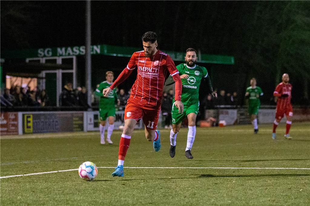 Schuster schockt Kaiserau, Schlappe für KSV, VfL zerlegt SSV: Die Fotos vom Fußball-Wochenende