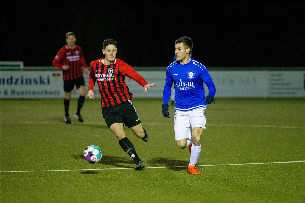 Schuster schockt Kaiserau, Schlappe für KSV, VfL zerlegt SSV: Die Fotos vom Fußball-Wochenende