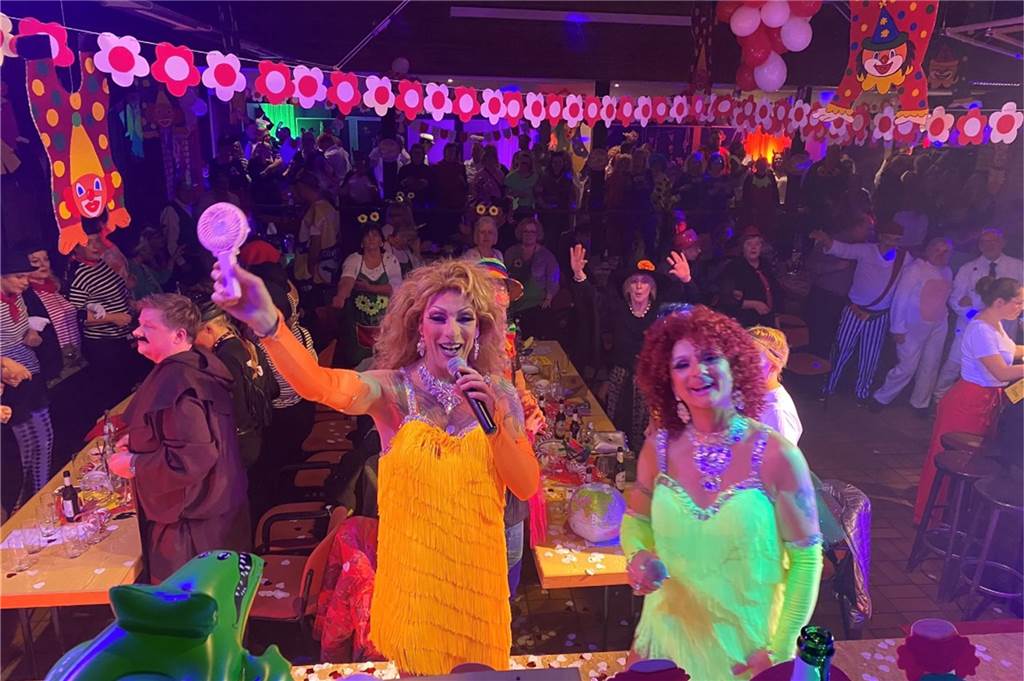 Jecke Feier in Bildern: So bunt feierte die KFD St. Laurentius Karneval