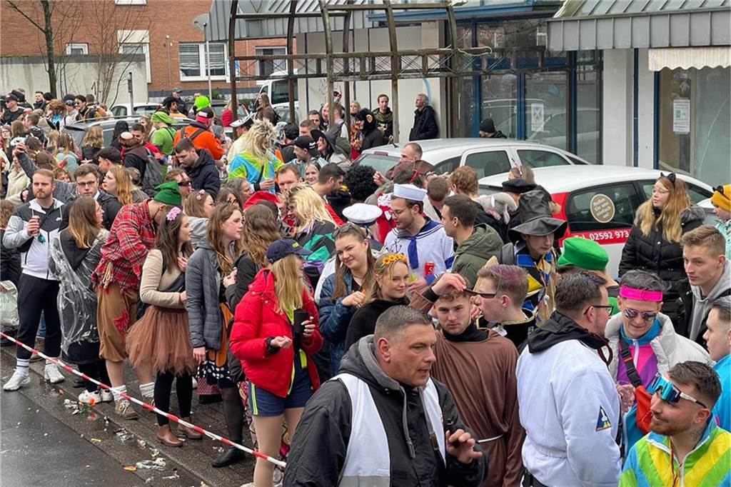 Karnevalsumzug 2023 in Selm: Viele Fotos von den Zuschauerinnen und Zuschauer Karnevalsumzug 2023 in Selm: Viele Fotos von den Zuschauerinnen und Zuschauer