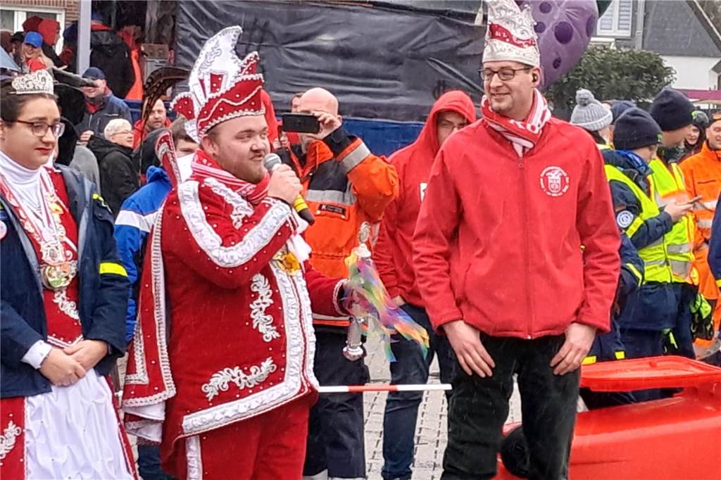 Schlüsselübergabe und Zugaufstellung: Viele Fotos vom Karnevalsumzug in Selm